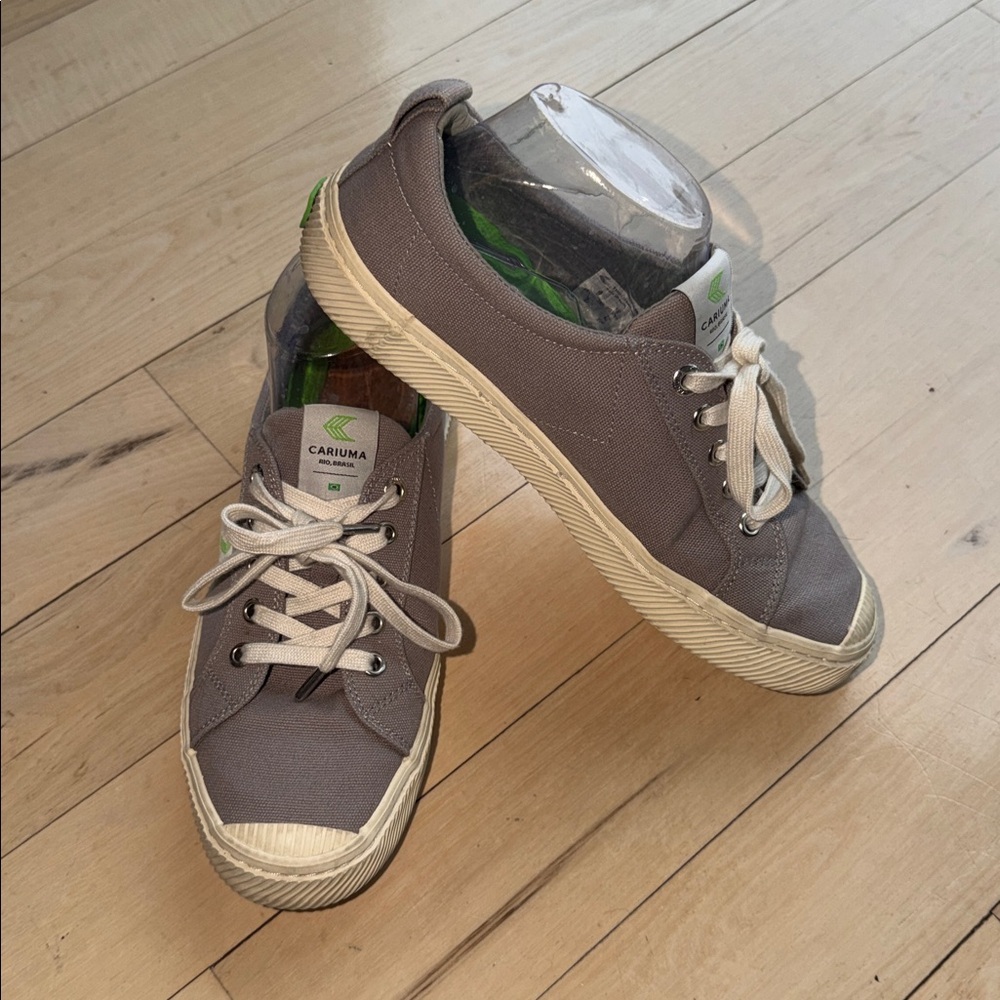 Cariuma OCA Low Grey Canvas Sneakers Sustainable Low Top Lace Up Shoes